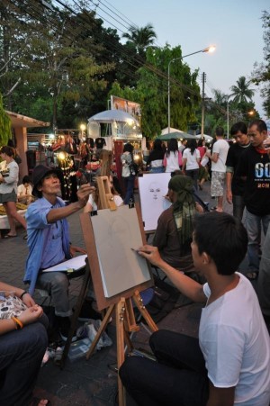 Künstler auf einem Markt in Chiang Mai