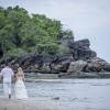 romantischer spaziergang thailand strand
